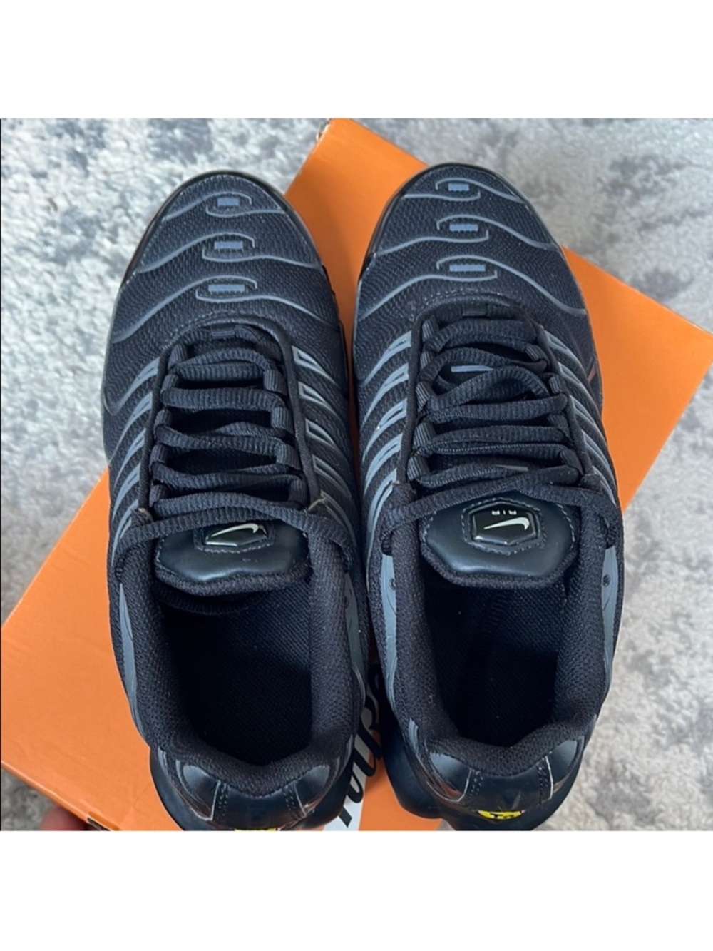 Nike Women's Black and Grey Sneakers - Picture 5 of 6